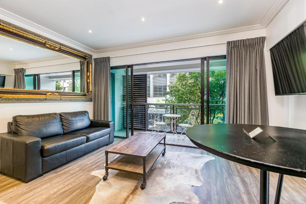 Corporate, Spacious Staycation - Sky Tower Views Auckland Exteriör bild