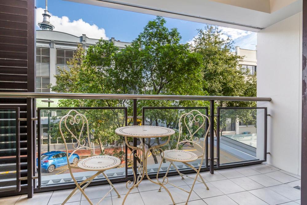 Corporate, Spacious Staycation - Sky Tower Views Auckland Exteriör bild